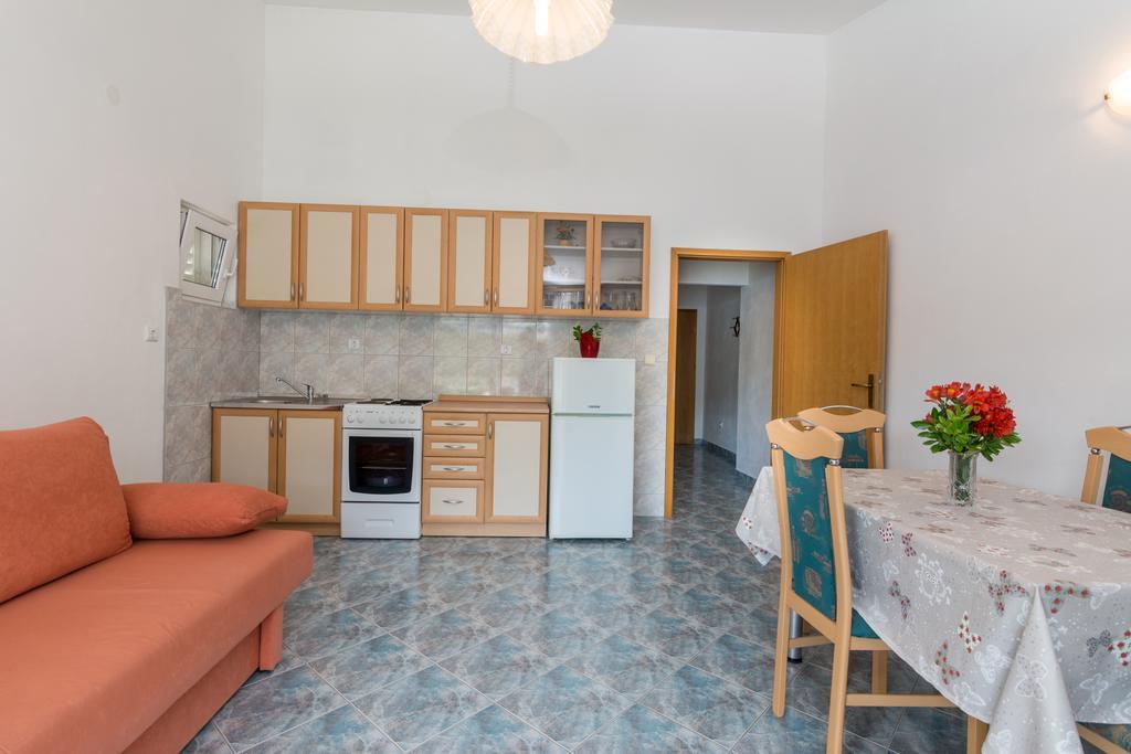 Apartments Mirko Vinišće الغرفة الصورة
